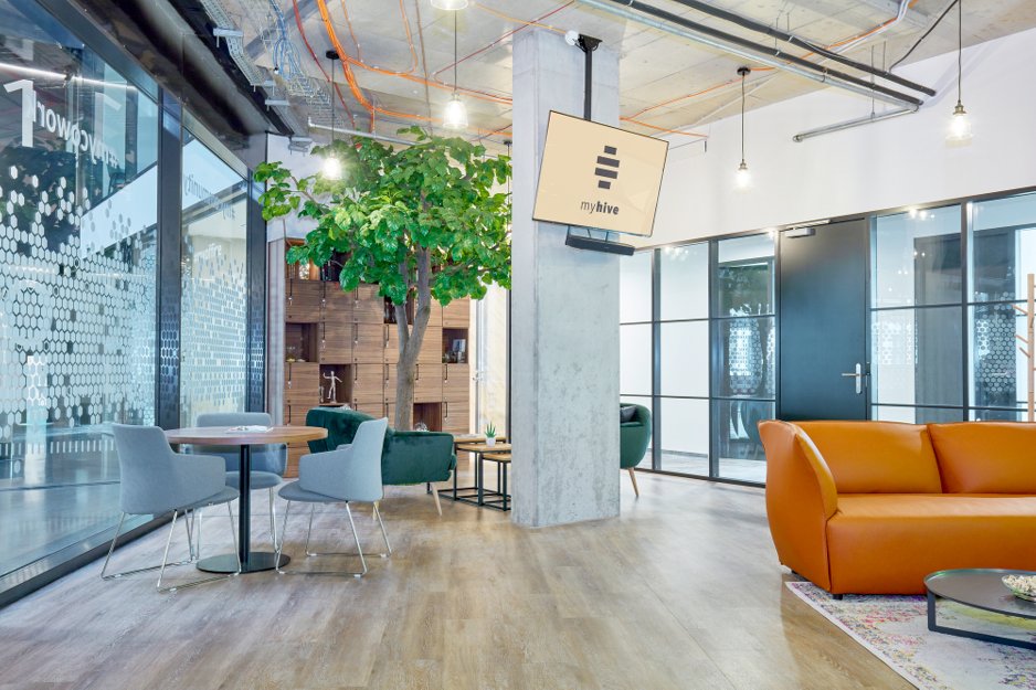 myhive-Palmovka-flexi-office-lobby.jpg