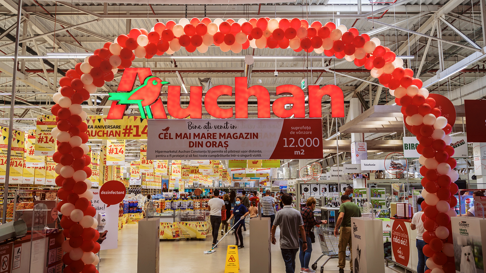 Auchan hipermarket cu o larga gama de produse